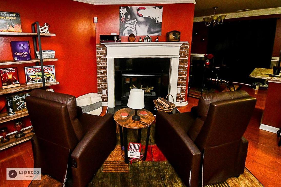 Amazing Large 3 Bed House With King Bed Less Than 10 Miles To Dtwn Hébergement de vacances *