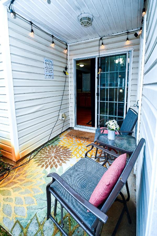 Amazing Large 3 Bed House With King Bed Less Than 10 Miles To Dtwn Hébergement de vacances