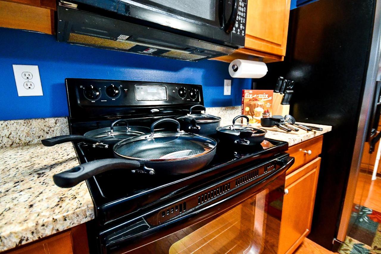 Amazing Large 3 Bed House With King Bed Less Than 10 Miles To Dtwn Hébergement de vacances